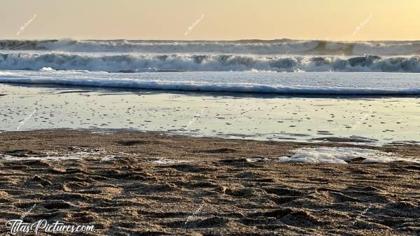 Photo Le Veillon  : Regardez ces belles vagues provoquées par la grande marée 🤭 C’était une belle fin de journée très ressourçante pour moi 😍c, Tita’s Pictures, Plage du Veillon, Talmont-Saint-Hilaire