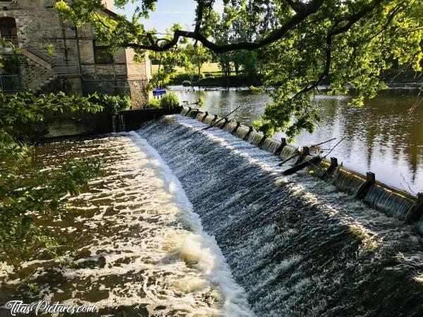 Photo La Vilaine : Belle chute d’eau le long de la Vilaine à Bourg-des-Comptes.c, La Vilaine, Bourg-des-Comptes