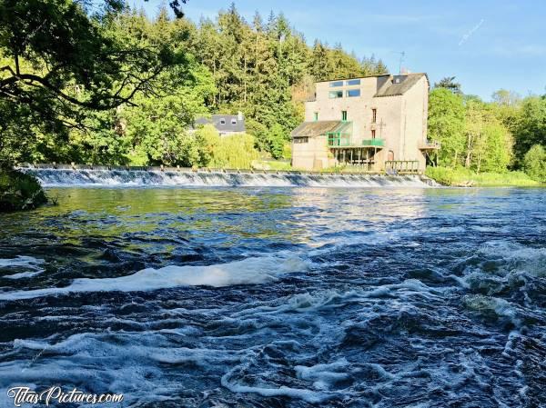 Photo La Vilaine : Belles chutes d’eau très bruyantes le long de la Vilaine à Bourg-des-Comptes.c, La Vilaine, Bourg-des-Comptes