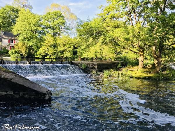 Photo La Vilaine : Belles chutes d’eau très bruyantes le long de la Vilaine à Bourg-des-Comptes.c, La Vilaine, Bourg-des-Comptes