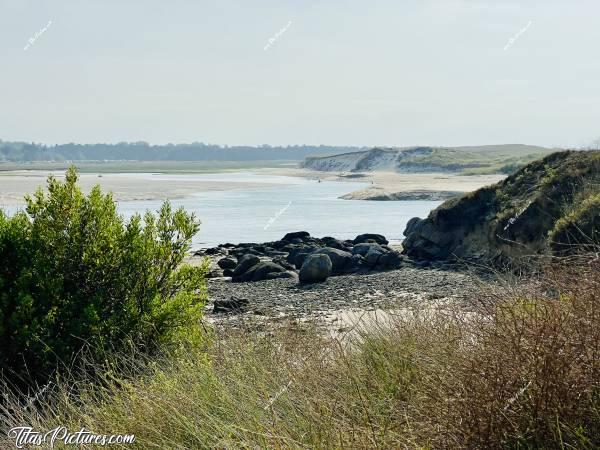 Photo La Baie du Kernic  : Jolie vue végétalisée sur la dune de Keremma, au passage étroit entre la mer et la Baie du Kernic 😍🥰c, Tita’s Pictures, Baie du Kernic, Plouescat 