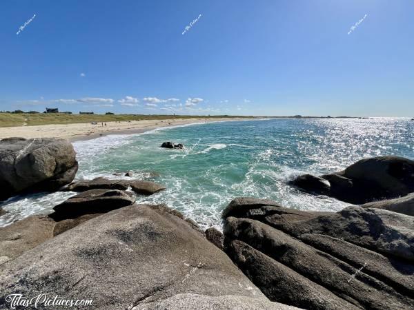 Photo Ménéham : La mer était vraiment très belle ce jour là, à la plage de Ménéham. Regardez ce beau bleu turquoise 😍🥰c, Tita’s Pictures, Ménéham, Plage, Rochers 