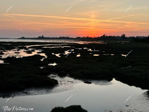 Photo La Baie du Kernic  : Encore un magnifique coucher du soleil à la Baie du Kernic, à Plouescat 😍🥰 Quand mon Finistère me manque ou que j’ai un petit coup de blues, je regarde mes photos de cette magnifique baie et ça va beaucoup mieux 😍🥰c, Tita’s Pictures, Baie du Kernic, Plouescat 