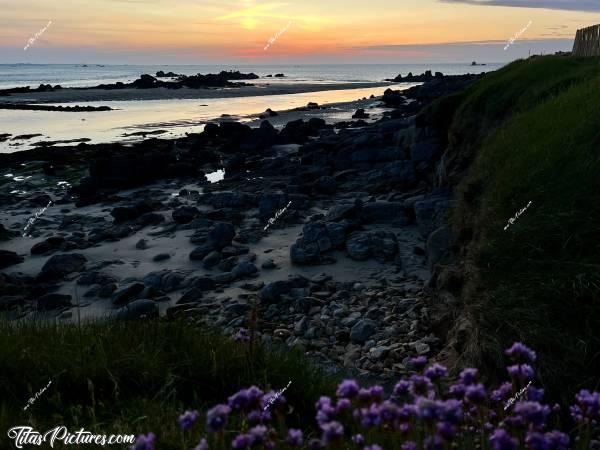 Photo La Baie du Kernic : Encore un magnifique coucher du soleil à la Baie du Kernic, à Plouescat 😍🥰 Je ne ma lasserais jamais de cette vue sur la mer, au niveau du passage étroit donnant sur la Baie 😍🥰c, Tita’s Pictures, Baie du Kernic, Plouescat 