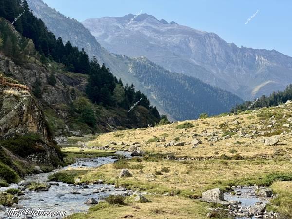 Photo Lac de Suyen : Belle randonnée sauvage dans les Pyrénées, pour aller voir le petit lac de Suyen à Arrens-Marsous. La montée n’est pas trop difficile comparée à celles que j’ai fait dans les Alpes. c, Tita’s Pictures, Lac de Suyen, Arrens-Marsous