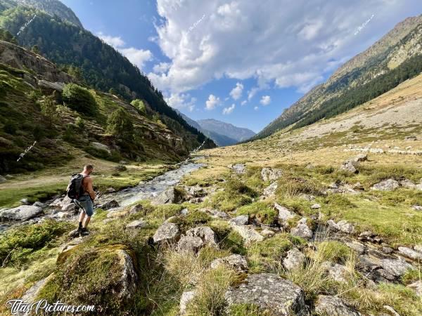 Photo Lac de Suyen : Belle randonnée sauvage en direction du Lac de Suyen dans les Pyrénées. Des montons étaient en liberté dans ces pâturages.c, Tita’s Pictures, Lac de Suyen, Arrens-Marsous