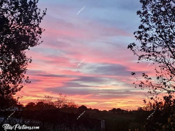 Photo Lever de Soleil  : Pour changer des photos de coucher du soleil, voici un magnifique Lever du Soleil flamboyant en Vendée 🤭😍c, Tita’s Pictures, Lever du Soleil, campagne vendéenne 