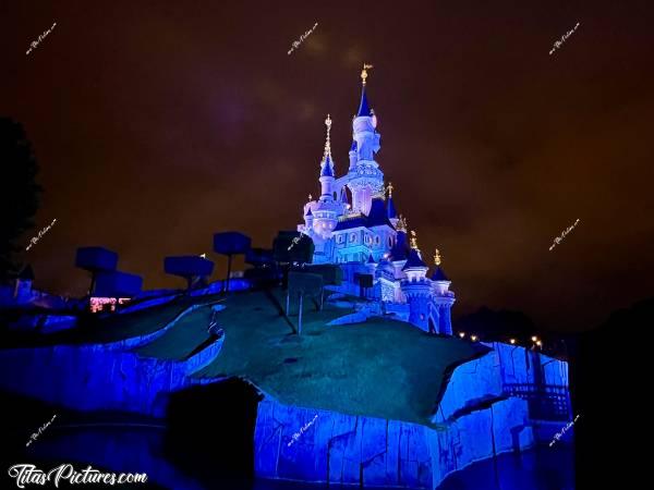 Photo Sleeping Beauty Castle : Autre point de vue du Sleeping Beauty Castle, ou Château de la Belle au bois dormant. C’est pour moi, la plus belle réalisation du Parc Disneyland Paris 😍🥰c, Tita’s Pictures, Sleeping Beauty Castle, Disneyland Paris 