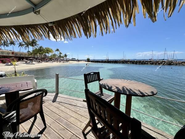 Photo Coco Bar Beach Club : Petit moment de détente à l’ombre, au Coco Bar Beach Club la Pointe du Bout des Trois-Îlets en Martinique. Ce petit Bar est juste posé sur l’eau. Belle expérience 👍🏻😍c, Tita’s Pictures, La Martinique, Coco Bar Beach Club, Bar