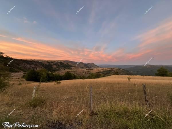 Photo Coucher du Soleil  : Alors ?! Toujours pas de piste pour situer le lieu de ce beau paysage ? 🤔🤭c, Tita’s Pictures, Coucher du soleil 