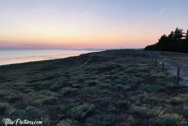 Photo La Barre-de-Monts : Coucher de soleil à la Barre-de-Montsc, Coucher de soleil, Mer, Dunes