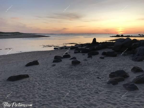 Photo Plage de Porsmeur : Plage de Porsmeur à côté de la Baie du Kernic.c, Plage de Porsmeur, Coucher de soleil, Rochers