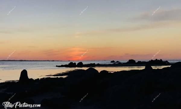 Photo Plage de Porsmeur : Plage de Porsmeur à côté de la Baie du Kernic.c, Plage de Porsmeur, Coucher de soleil, Rochers