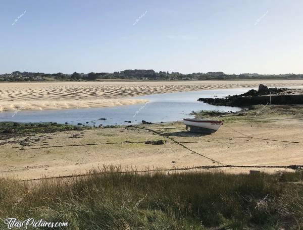 Photo La Baie du Kernic : Vue sur le petit port de la Baie du Kernic. Petit coefficient de marée ce jour là 😅c, Baie du Kernic, Port, Rochers, sable, bateau