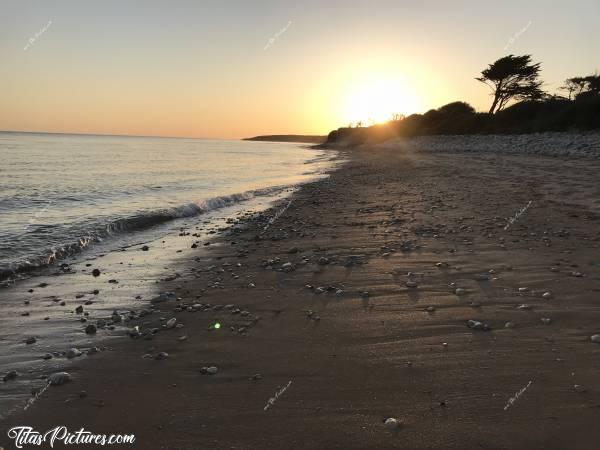 Photo Jard-sur-Mer : Beau coucher de soleil sur la belle plage de sable et de galets , à Jard-sur-Mer.c, Tita’s Pictures, Jard-sur-Mer, Plage, Coucher de soleil