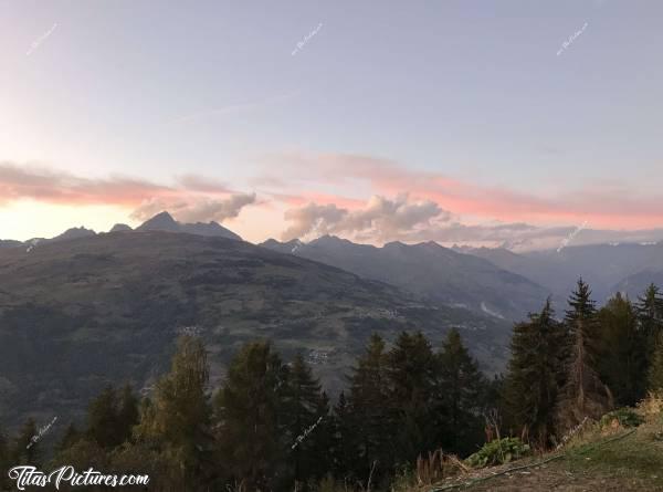 Photo Les Coches : La vue du balcon de mon logement Air B&B aux Coches.c, Coucher de soleil, Les Coches