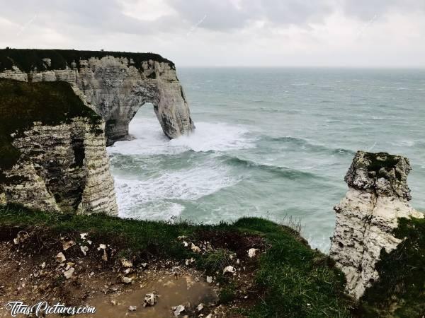 Photo Étretat : Les belles falaises d’Etretat.. 😍
Quel vent ce jour-là 😅c, Étretat, Falaises, Mer