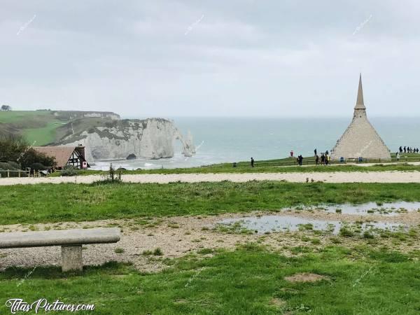 Photo Étretat : Grimper là haut se méritait bien ce jour-là avec le vent qu’il y avait 😅c, Étretat, Falaises, Mer