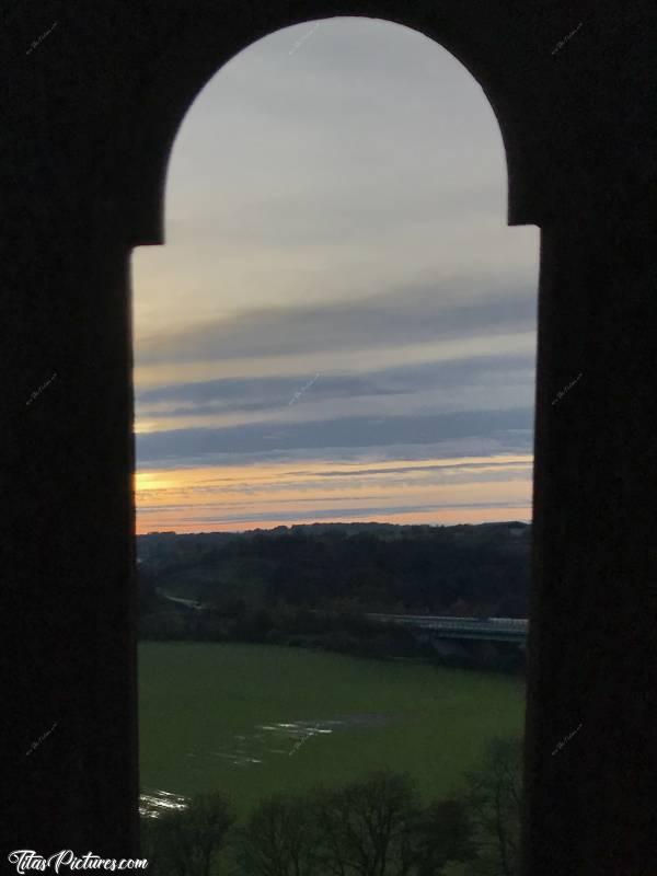 Photo Vue du Pont de Barbin : Vue du Pont de Barbin sur un coucher de soleil très nuageux ..c, Pont de Barbin, Vendée, Viaduc, Parc de la Barbinière