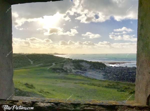 Photo La Maison du Gardien : Vue de la Maison du Gardien sur la plage des Amiets à Cléder.c, Mer, Rochers, Les Amiets, Cléder