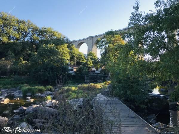 Photo St-Laurent-sur-Sèvre : Le Pont de Barbin au parc de la Barbinièrec, Pont, Nature, Arbres