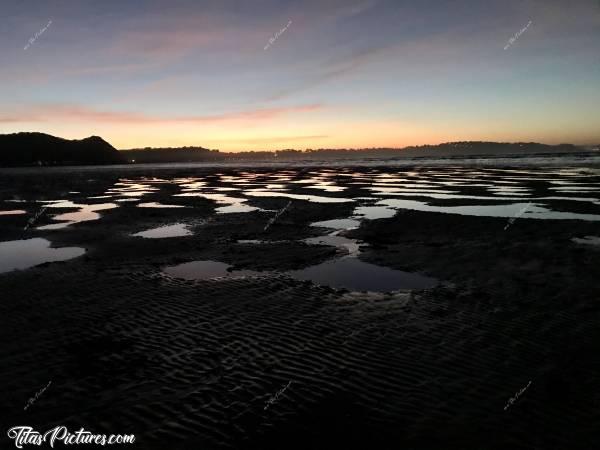 Photo Saint-Michel-en-grève : Coucher de soleil à Saint-Michel-en-grève dans les Cotes d’Armor 😍c, Coucher de soleil, Saint-Michel-en-grève, Mer, Sable