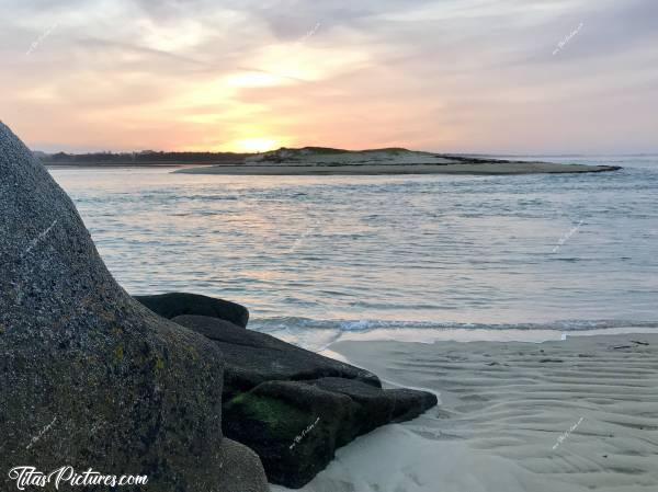 Photo La Baie du Kernic : Coucher de soleil sur la Baie du Kernic. Trop belles couleurs ce soir-là 😍c, Baie du Kernic, Coucher de soleil, Mer, Dunes, Rochers