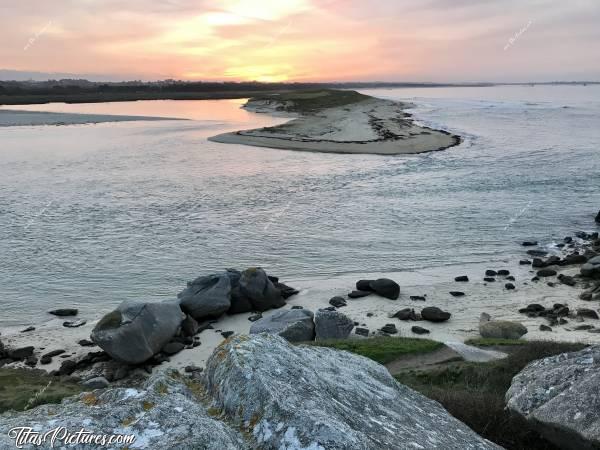 Photo La Baie du Kernic : Coucher de soleil sur la Baie du Kernic. Trop belles couleurs ce soir-là 😍c, Baie du Kernic, Coucher de soleil, Mer, Dunes, Rochers