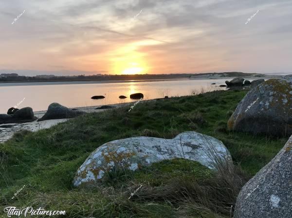 Photo La Baie du Kernic : Coucher de soleil sur la Baie du Kernic. Trop belles couleurs ce soir-là 😍c, Baie du Kernic, Coucher de soleil, Mer, Dunes, Rochers