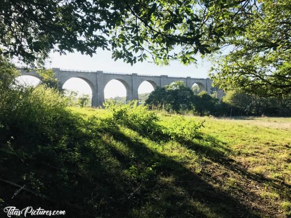 Photo St-Laurent-sur-Sèvre : Le Pont de Barbin au parc de la Barbinièrec, Pont de Barbin, Vendée, Viaduc, Parc de la Barbinière