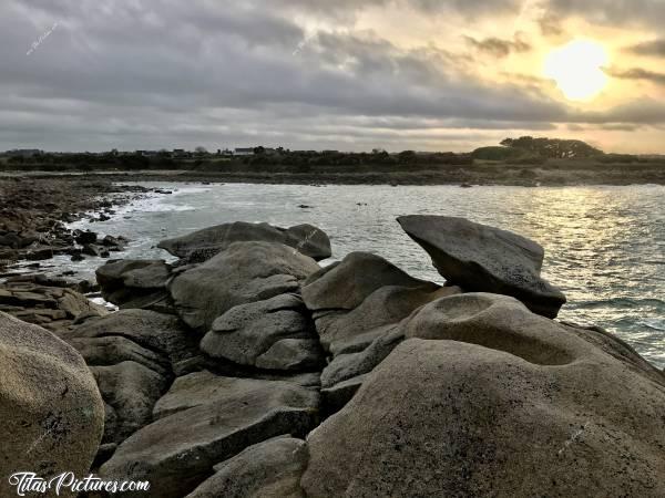 Photo Crac’h Zu : Crac’h Zu près de Cléder. Un joli spot pour les surfeurs confirmés et avertis.c, Crac’h Zu, Mer, rochers