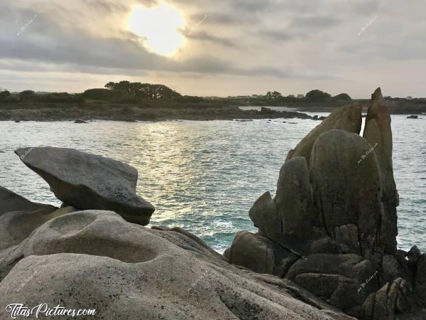 Photo Crac’h Zu : Crac’h Zu près de Cléder. Un joli spot pour les surfeurs confirmés et avertis.c, Crac’h Zu, Mer, rochers