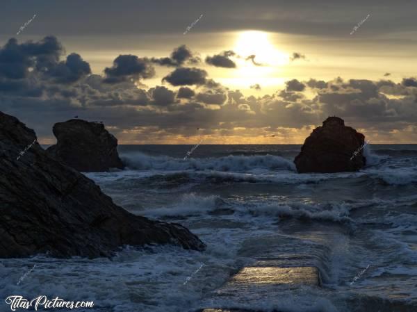 Photo Saint-Gilles : Coucher de soleil à Saint-Gilles..c, Coucher de soleil, mer, rochers