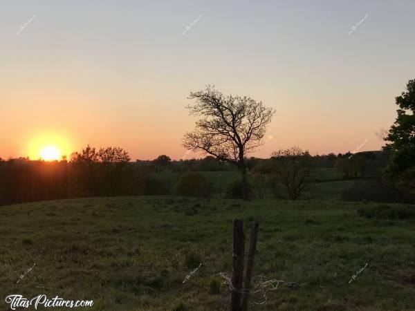 Photo Coucher de soleil : Coucher de soleil dans la campagne vendéenne.c, Coucher de soleil, campagne