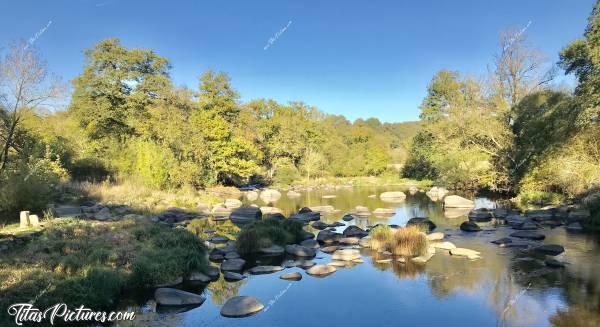 Photo St-Laurent-sur-Sèvre : La Sèvre Nantaise.c, Rivière, Rochers, arbres