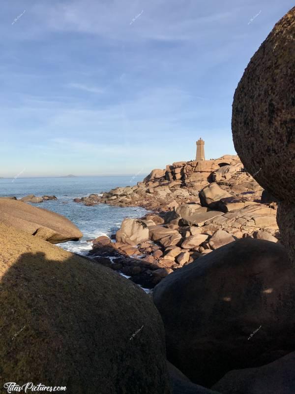 Photo Phare de Ploumanac’h : Phare de Ploumanac’h sur la côte de Granit rose.c, Phare de Ploumanac’h, Granit rose