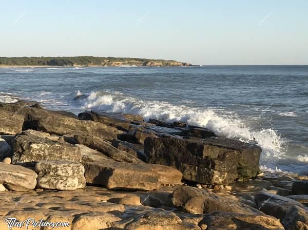 Photo Plage du Veillon : La plage du Veillon à marée haute..c, Plage du Veillon, mer, rochers