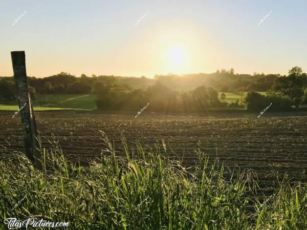 Photo Campagne du Boupère : Coucher de soleil sur la campagne du Boupère..c, Coucher de soleil, campagne, champ