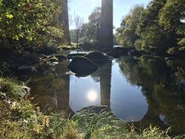 St-Laurent-sur-Sèvre : Rivière, Rochers, arbres, Pont