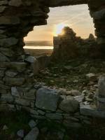 Île Grande : Île Grande, Coucher de soleil, Ruines, rochers, mer