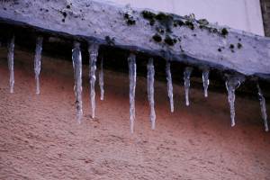 Stalactites ? : Stalactites, bord de fenêtre