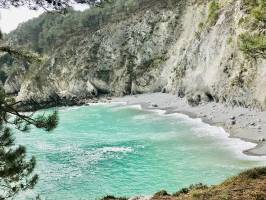 Plage de l’Île Vierge : Plage de l’Île Vierge, Crozon, Finistère, Pins, Falaises, mer turquoise