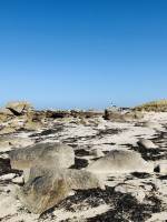 Phare de Pontusval : Phare de Pontusval, rochers, sable