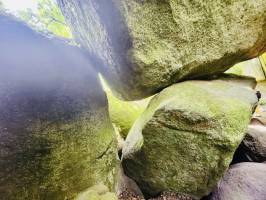 La Grotte d’Arthus : La Grotte d’Arthus, La Forêt d’Huelgoat